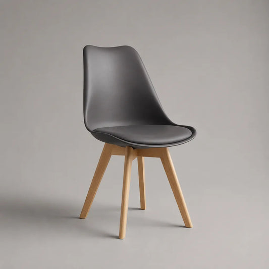 Sedia da pranzo in polipropilene e similpelle con gambe in legno, nero e faggio naturale, 48 × 55 × 82 cm